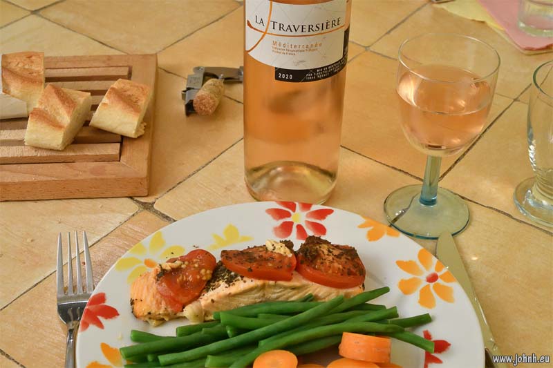 rosé Côtes de Provence wine and poached salmon