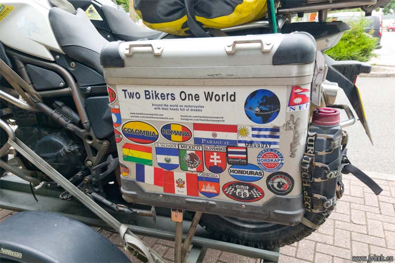 Two bikers one world rig